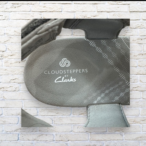 Clarks Cloudsteppers Mira Lily Adjustable Gray Camo Sandals Size 8 - Picture 3 of 5